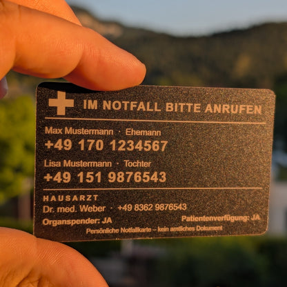 Rückseite der Notfallkarte mit Notfallkontakten und ICE-Kennzeichnung